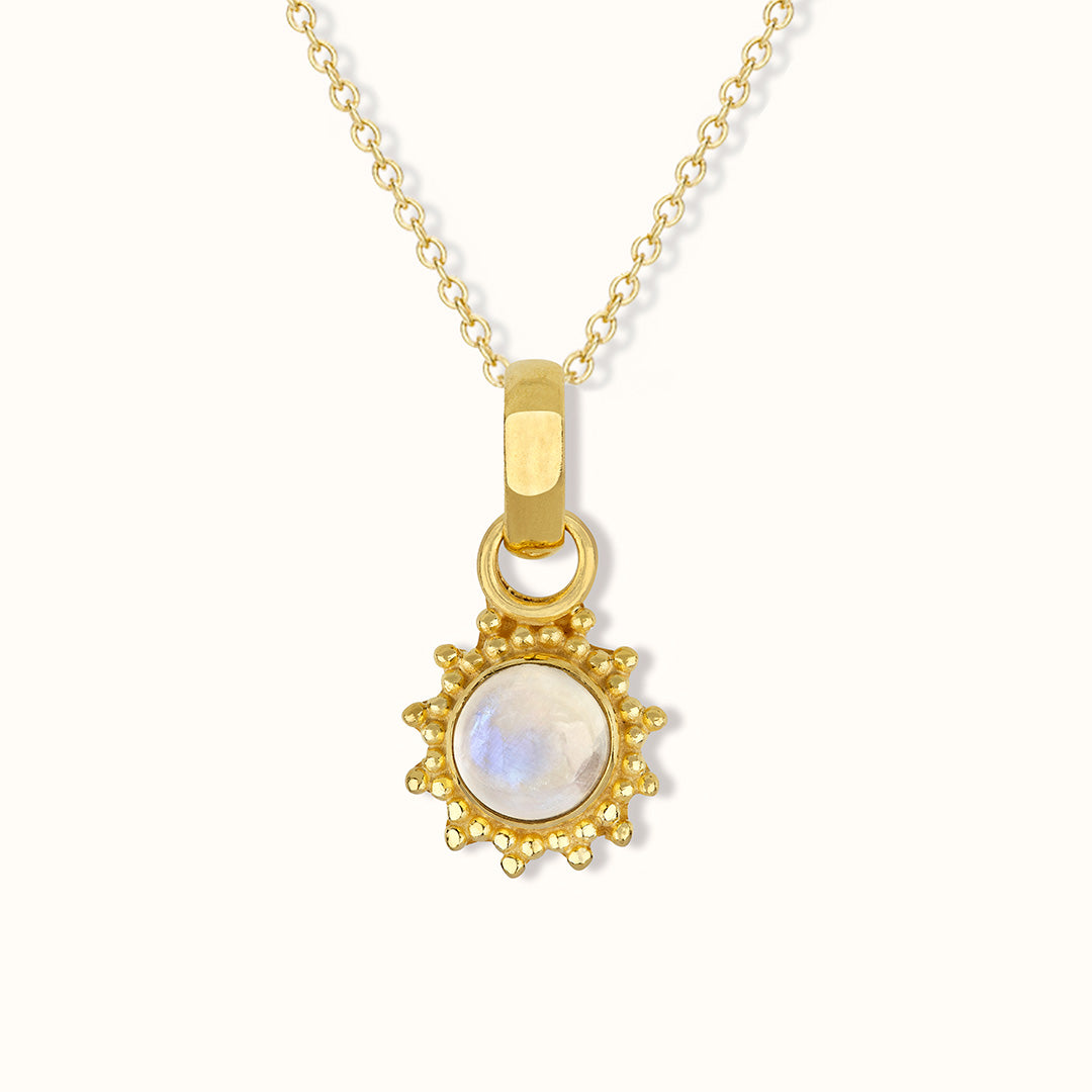 Indische Sonne Mondstein Charm Golden
