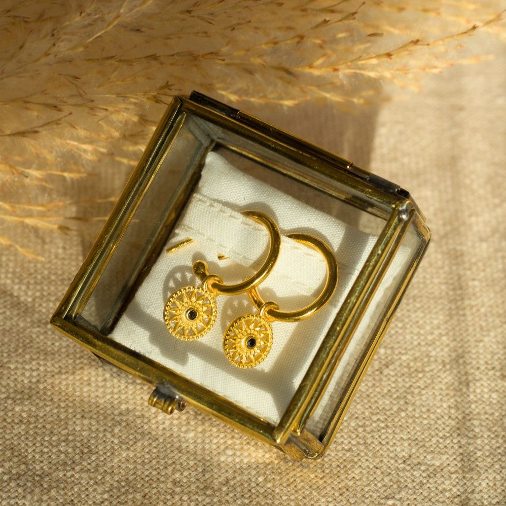 Elara Spinell Hoops Golden