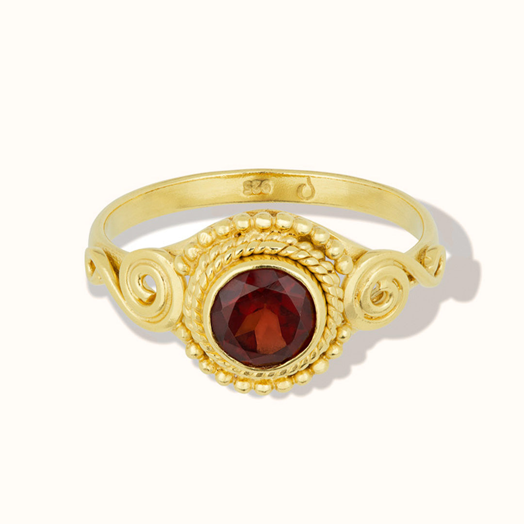 Dara Granat Ring Golden