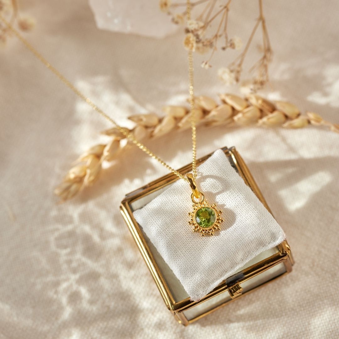 Indische Sonne Peridot Charm Golden