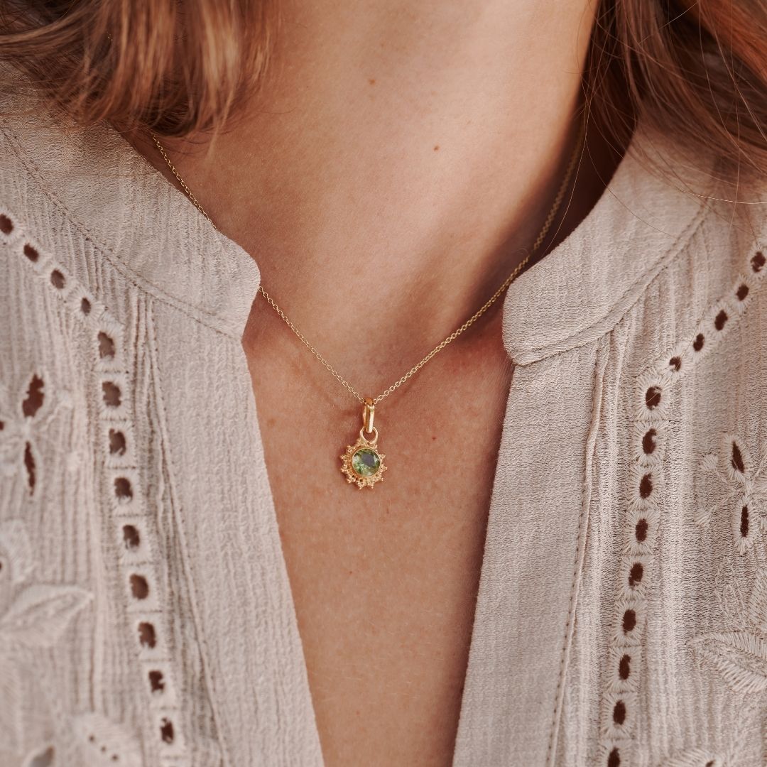 Indische Sonne Peridot Charm Golden