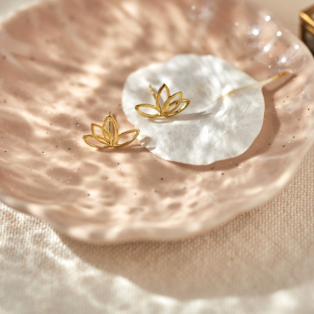 Lotus Ohrstecker Golden