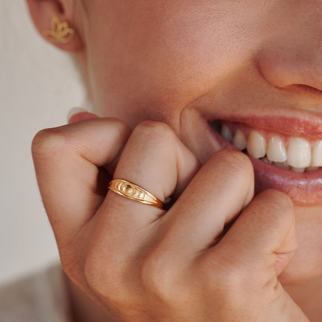 Moon and Back Ring Golden