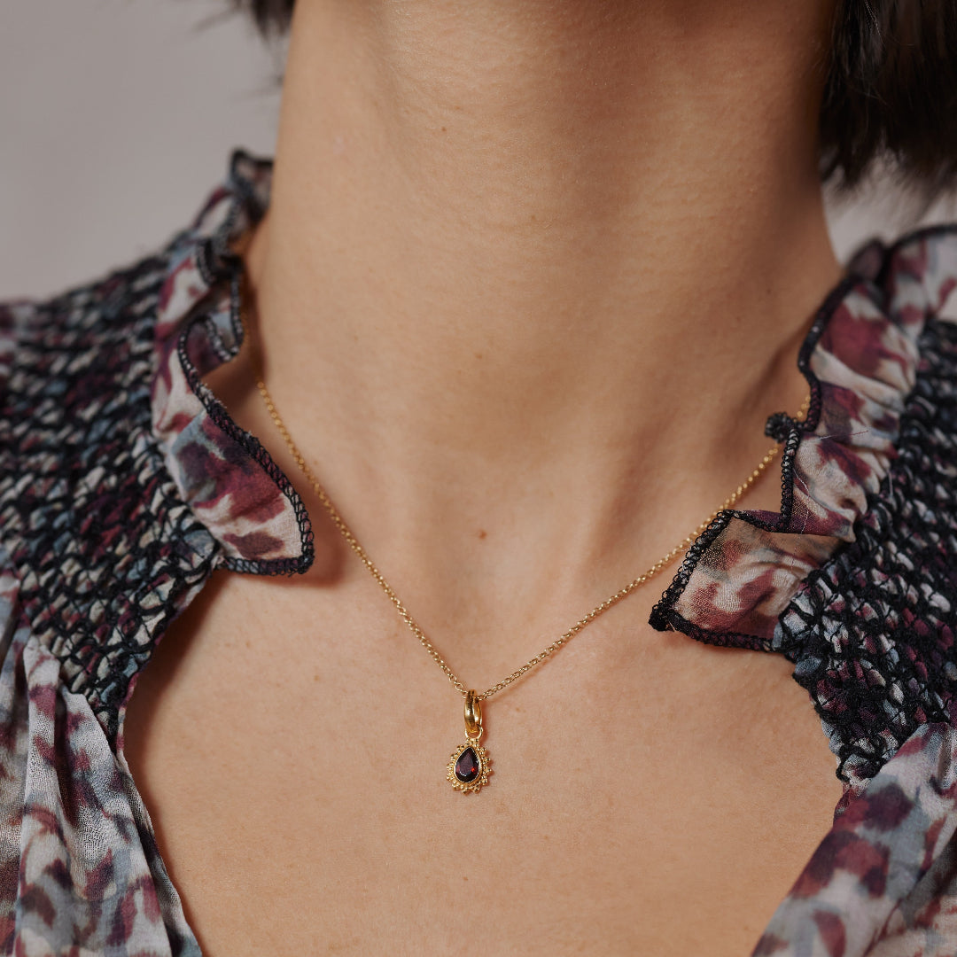 Lina Granat Charm Golden