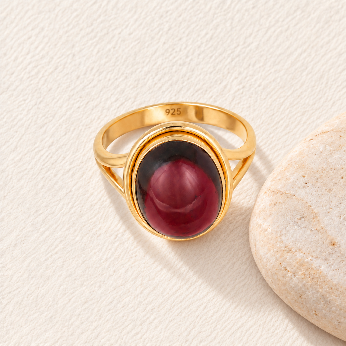 Aylin Granat Ring Golden
