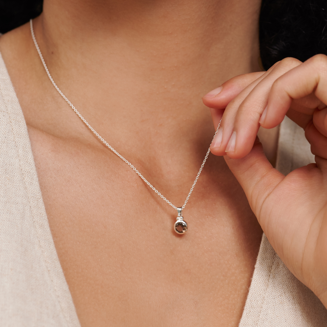 Ava Rauchquarz Charm Silber