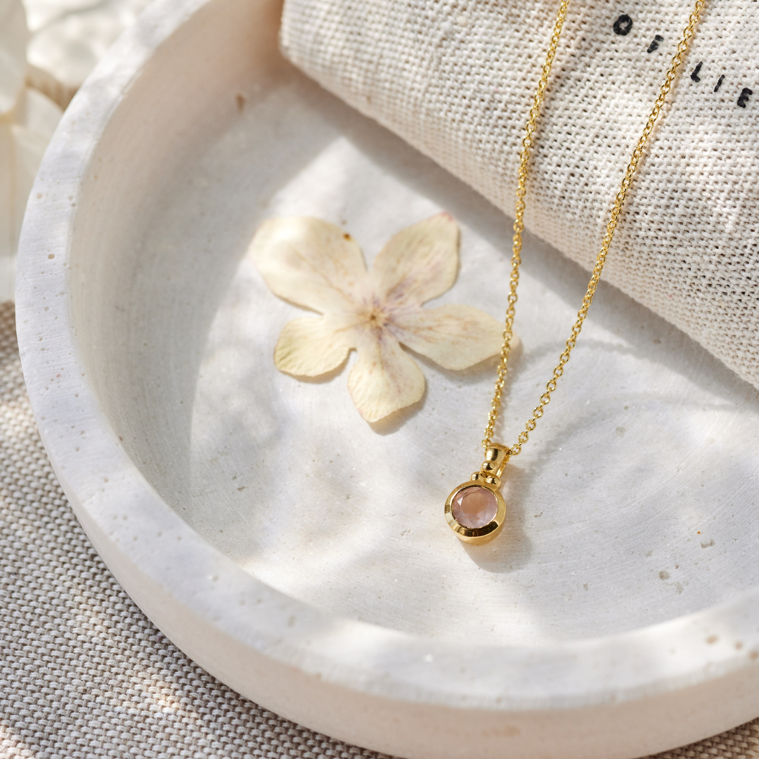 Ava Rosenquarz Charm Golden