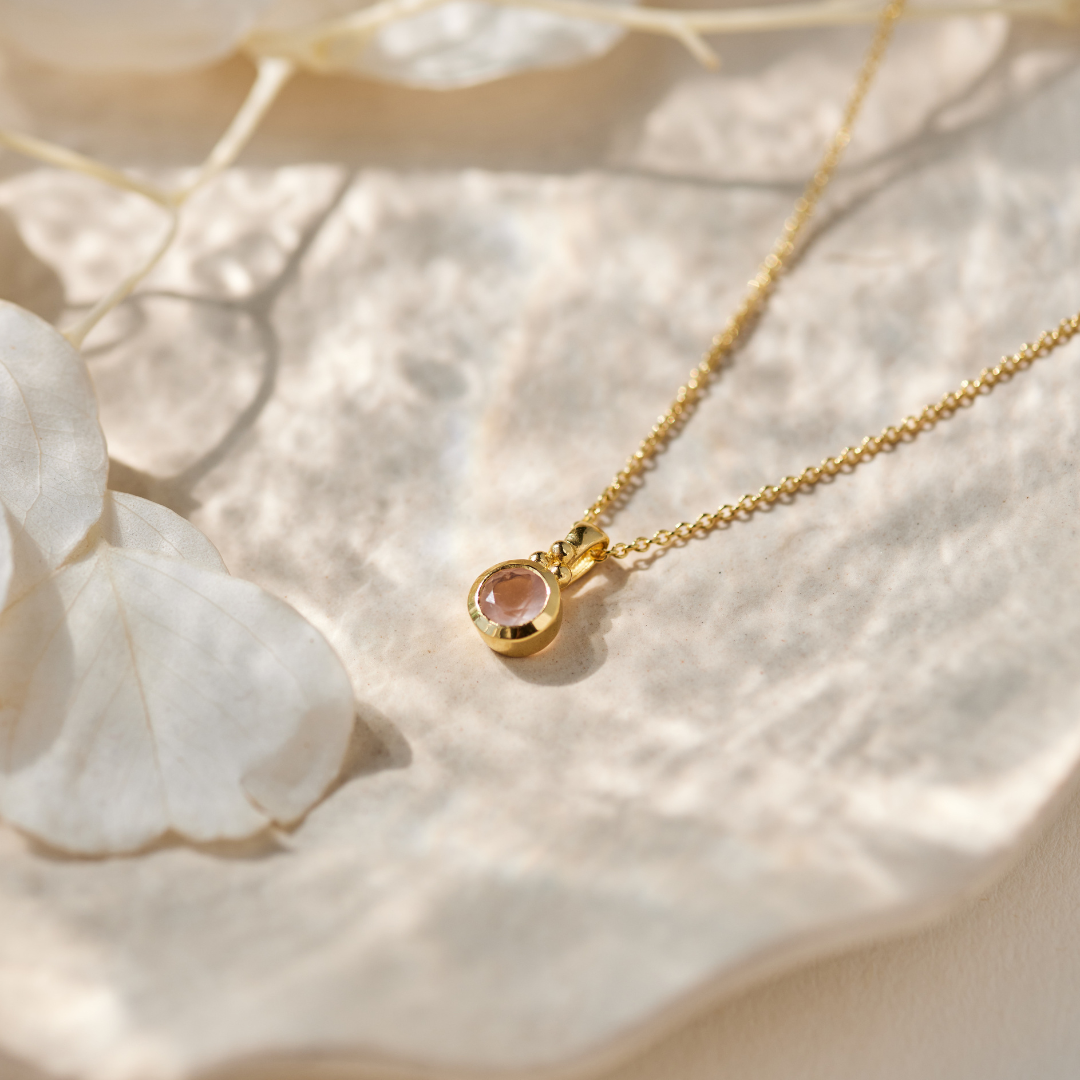 Ava Rosenquarz Charm Golden