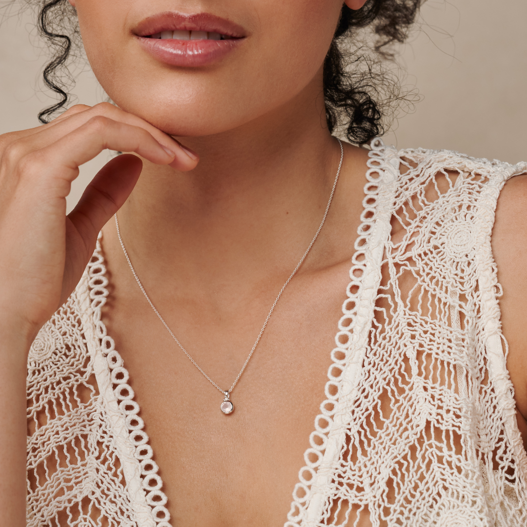 Ava Rosenquarz Charm Silber