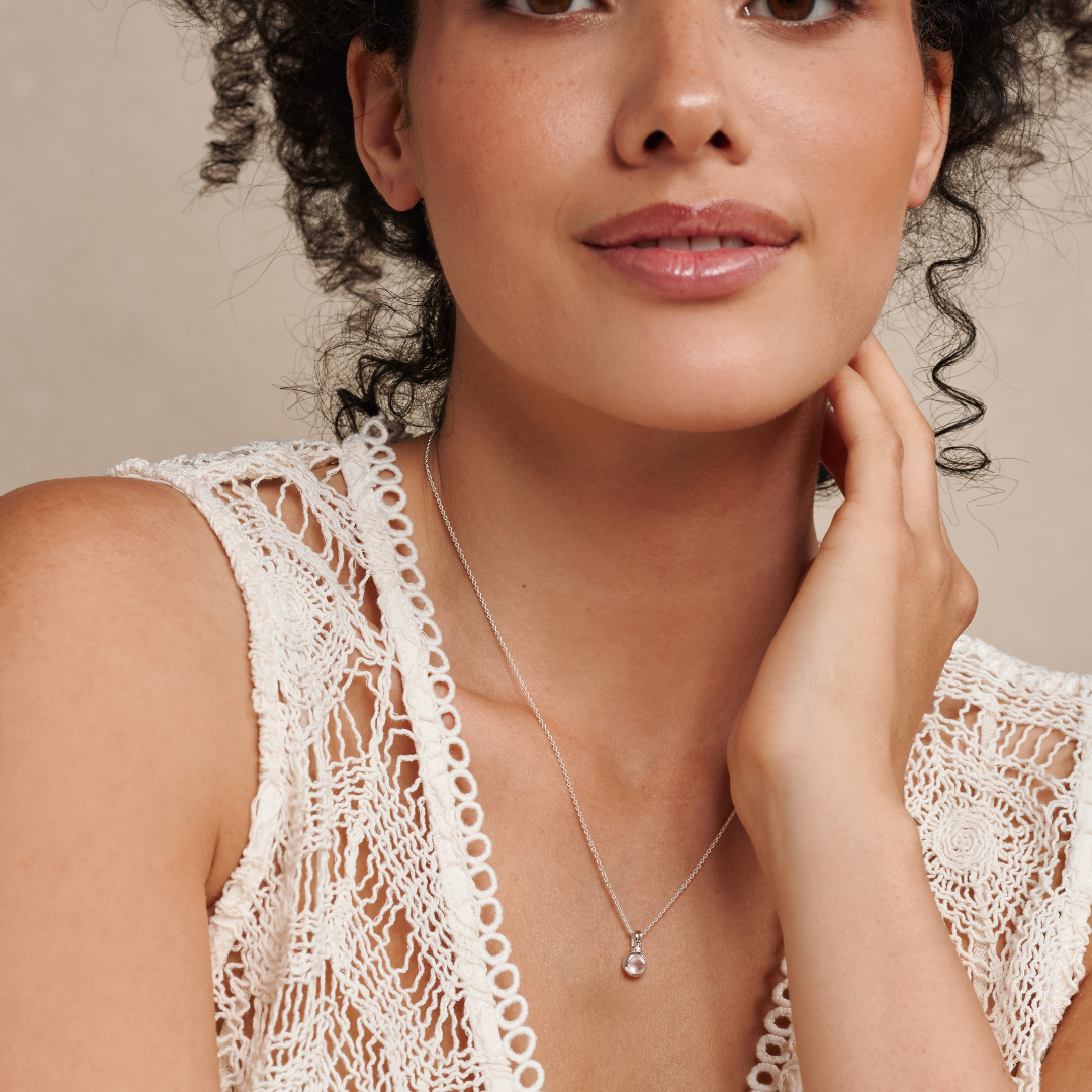 Ava Rosenquarz Charm Silber