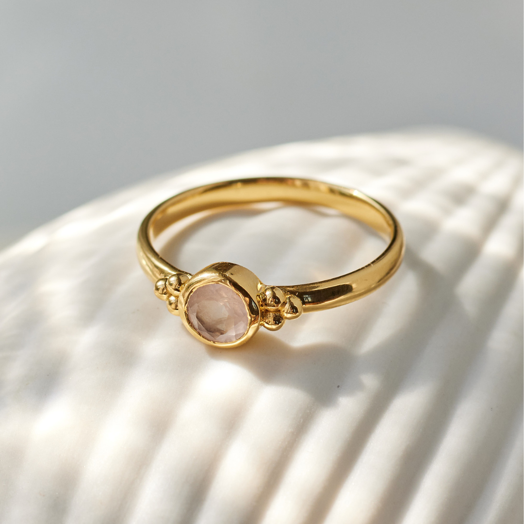 Ava Rosenquarz Ring Golden