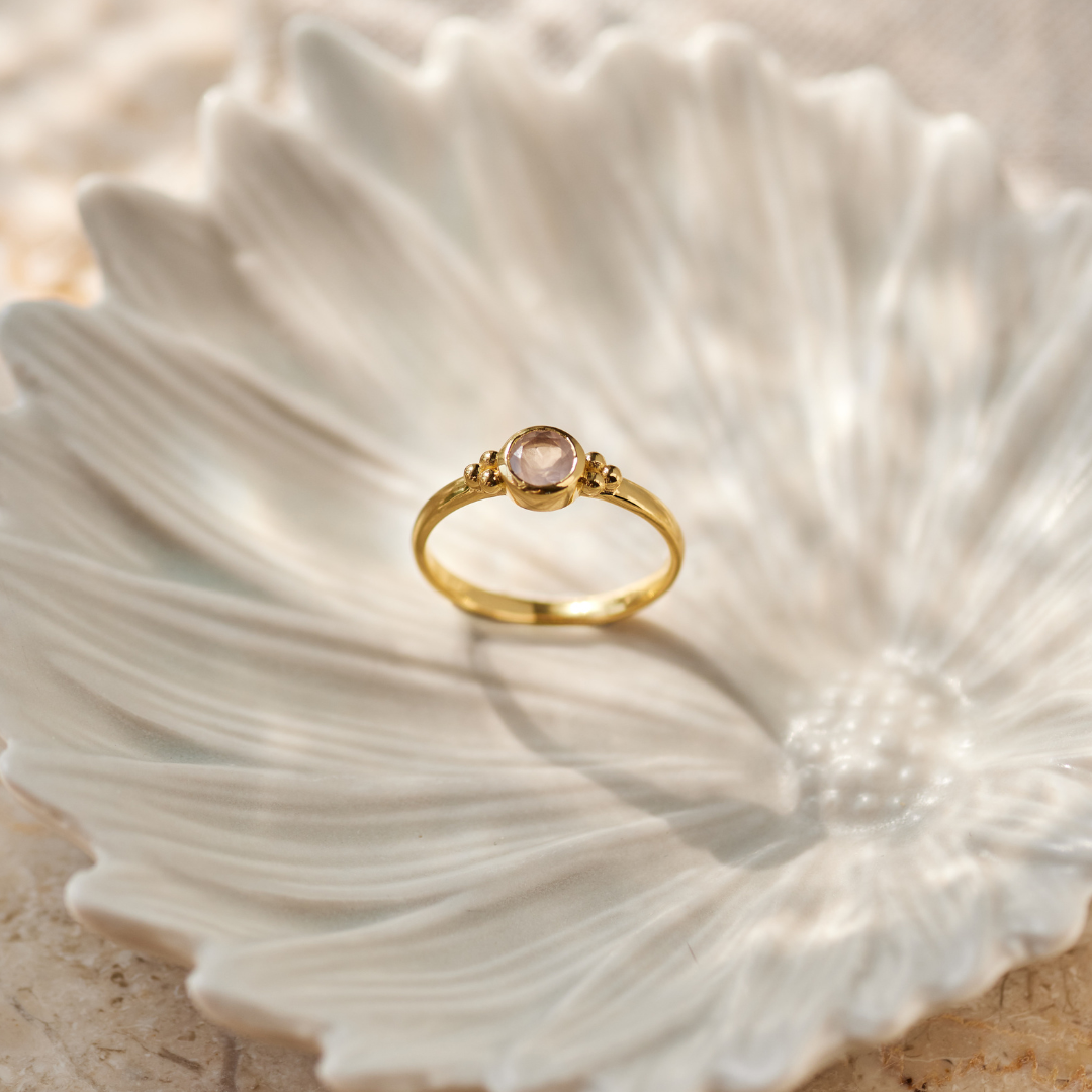 Ava Rosenquarz Ring Golden