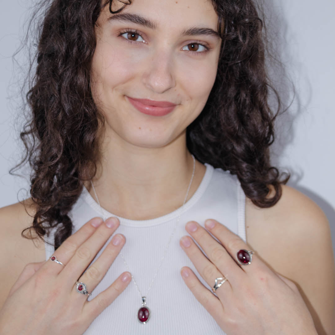 Aylin Granat Charm Silber - Spirit of Liebs