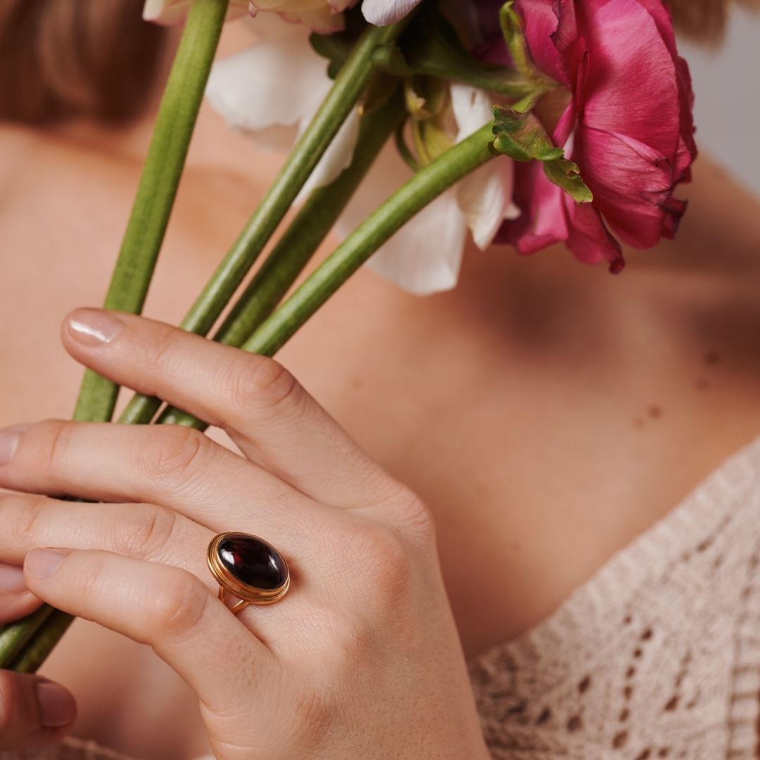 Aylin Granat Ring Golden