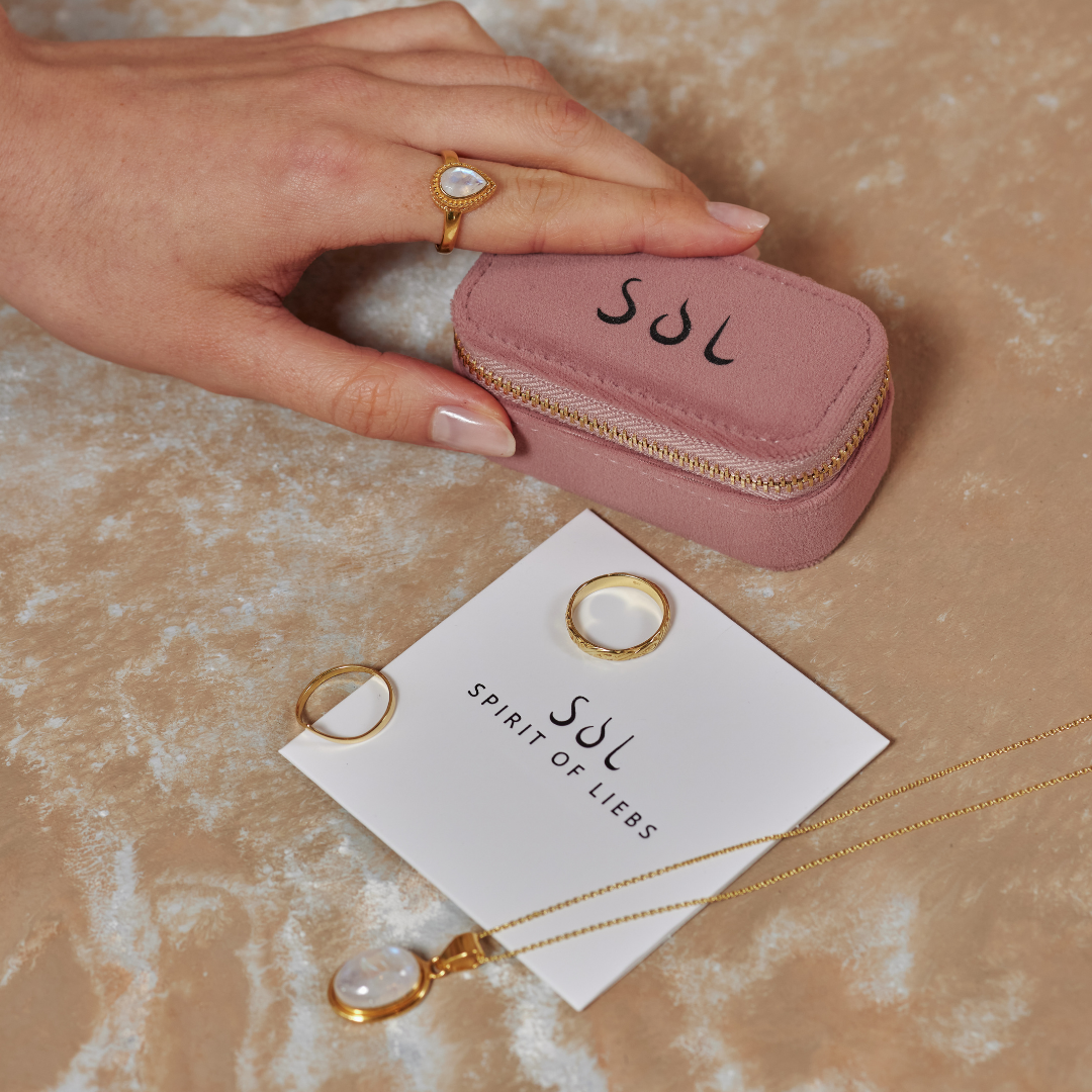 Aylin Mondstein Charm Golden