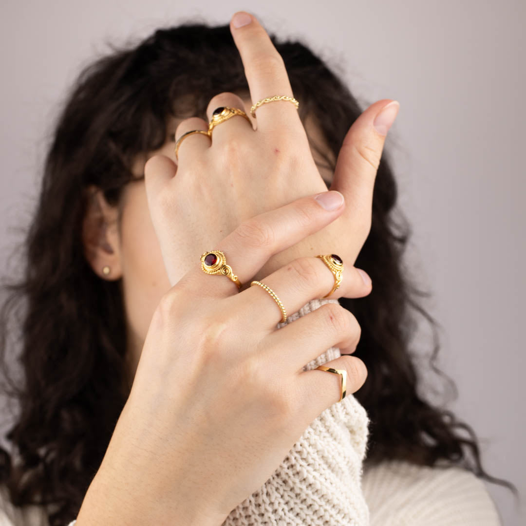 Dara Granat Ring Golden - Spirit of Liebs