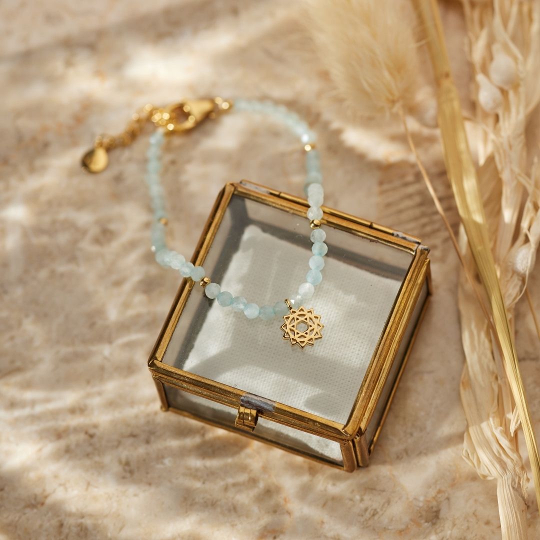 "I embrace serenity" Aquamarin Armband Golden