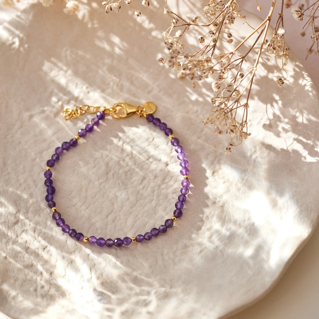 "Own Your Light" Amethyst Armband Golden (Weltfrauentag Limited Edition)