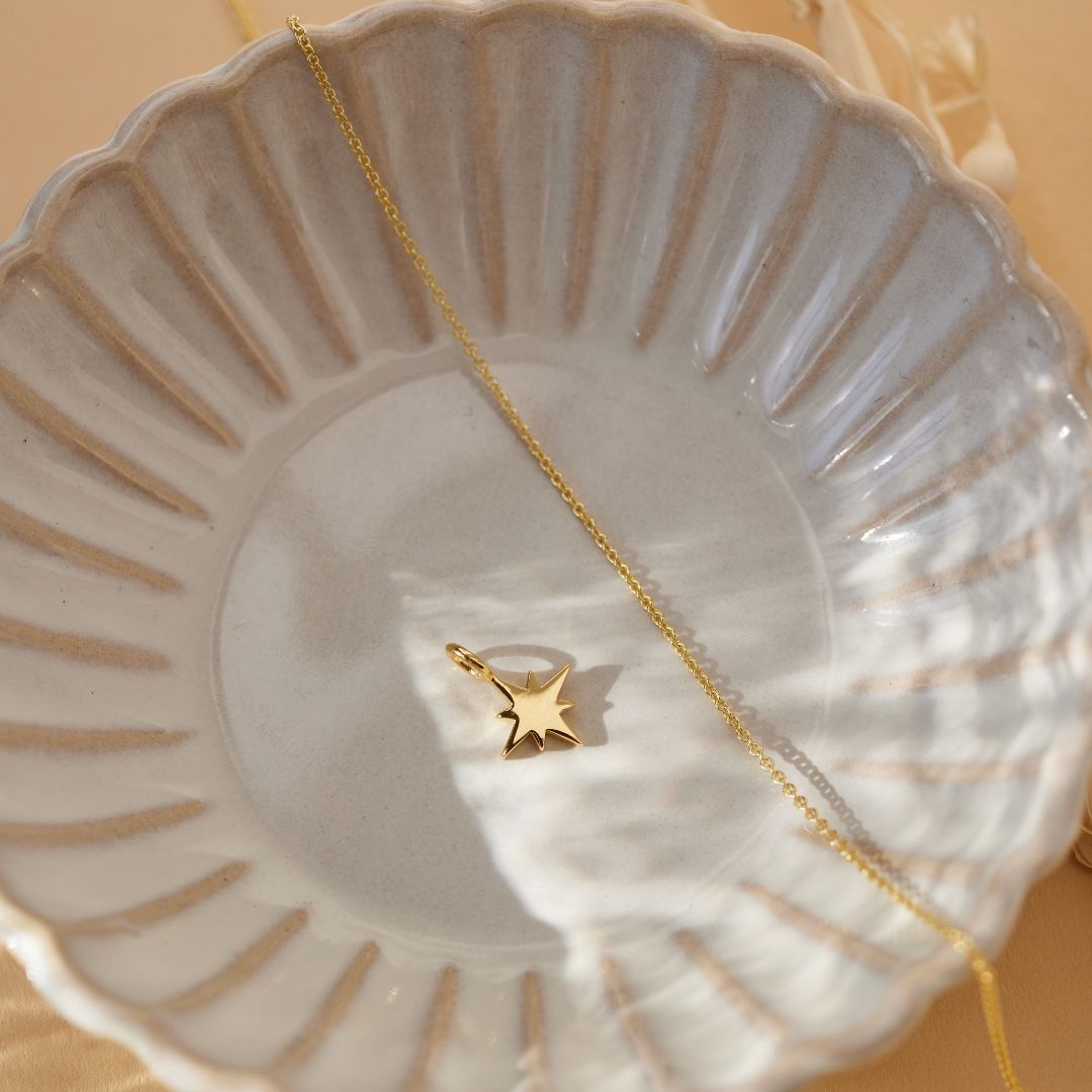 "I feel protected" Stern Charm Golden