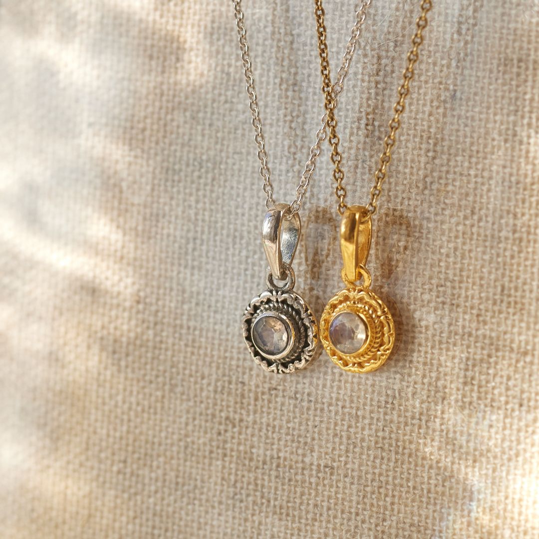 Inka Mondstein Charm Golden