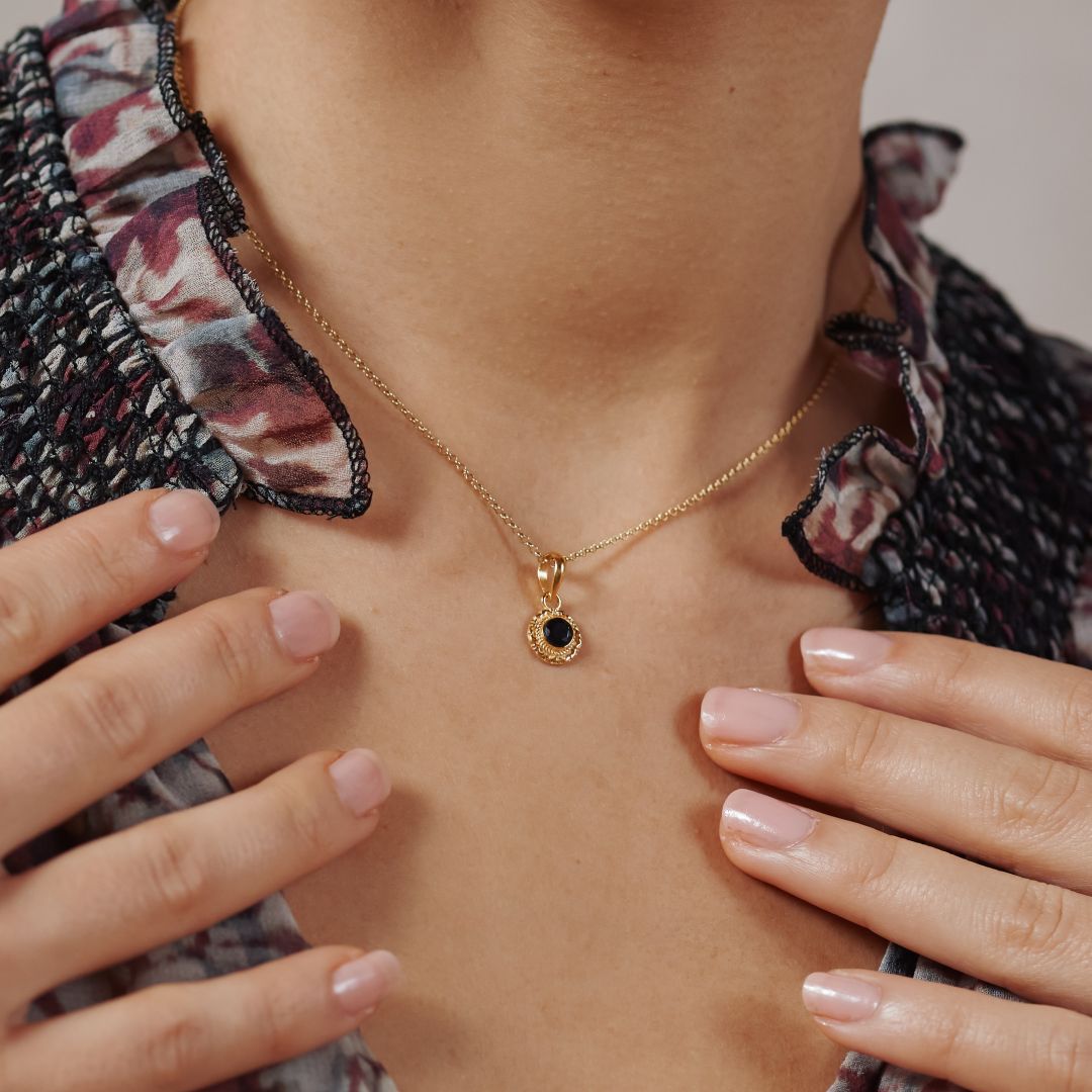 Inka Onyx Charm Golden
