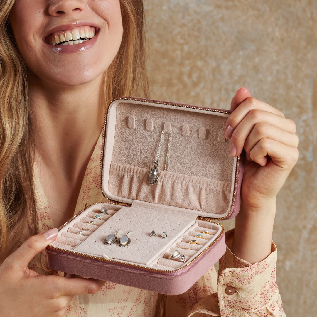 Namaste Mondstein Charm Silber