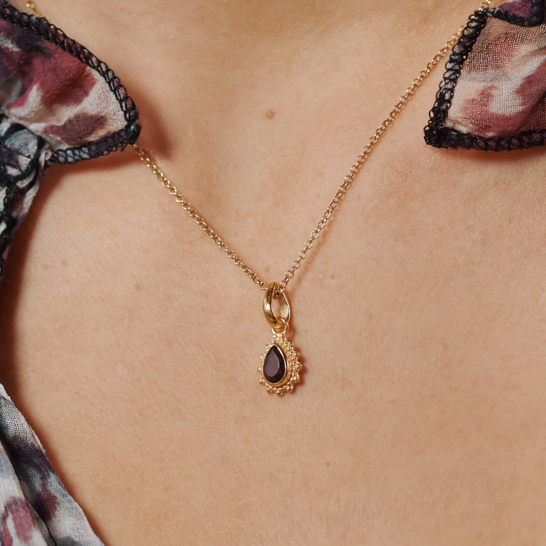 Lina Granat Charm Golden