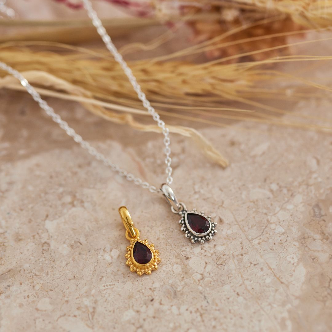 Lina Granat Charm Golden