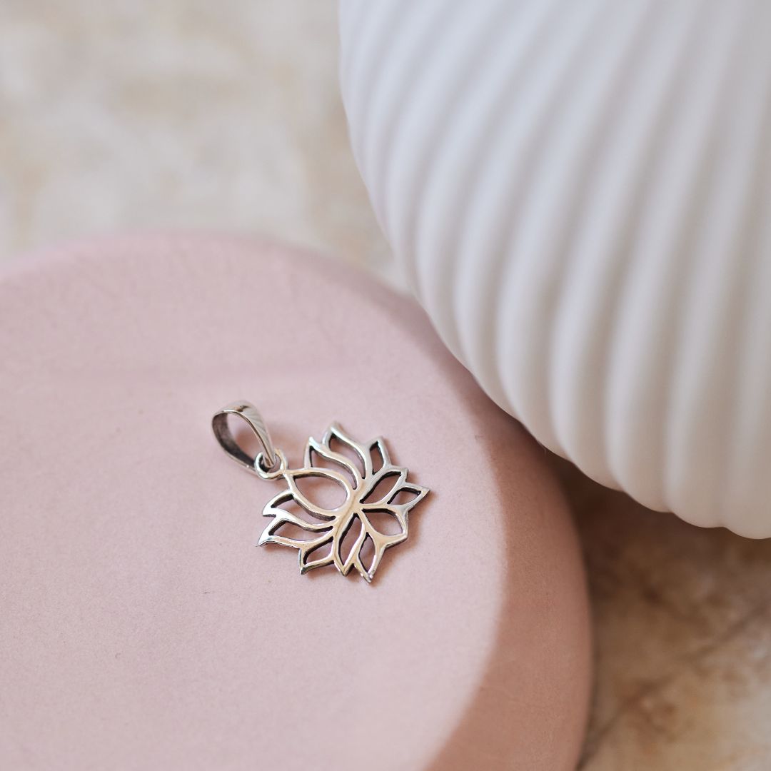 Lotus Charm Silber