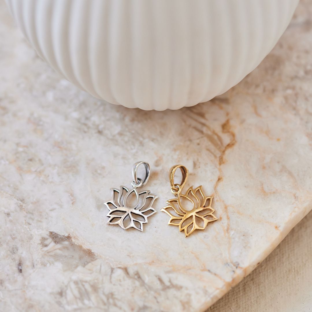 Lotus Charm Silber