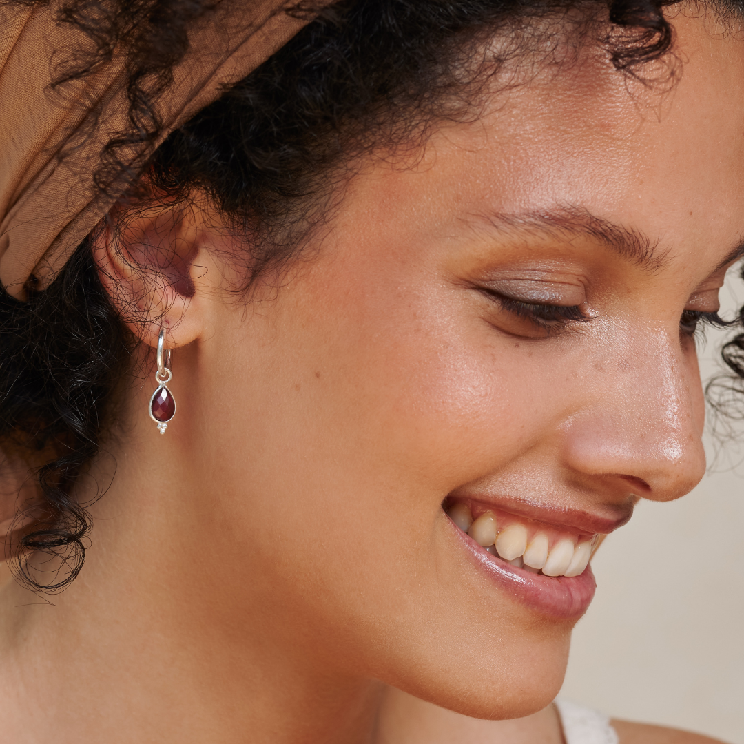 Luna Granat Hoops Silber
