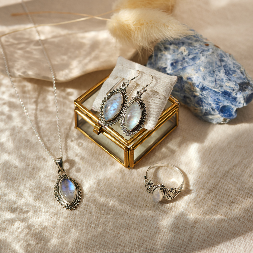 Namaste Mondstein Silber Set