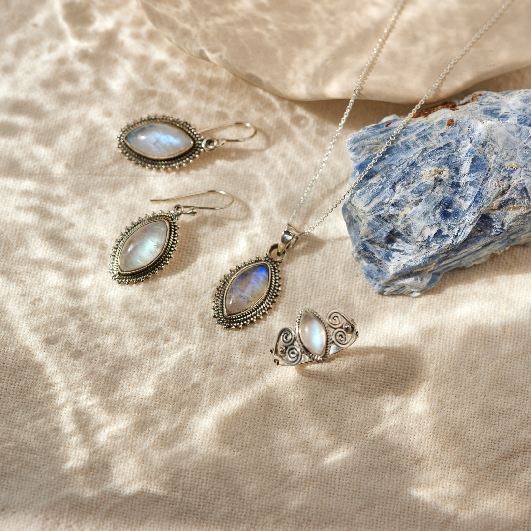 Namaste Mondstein Silber Set