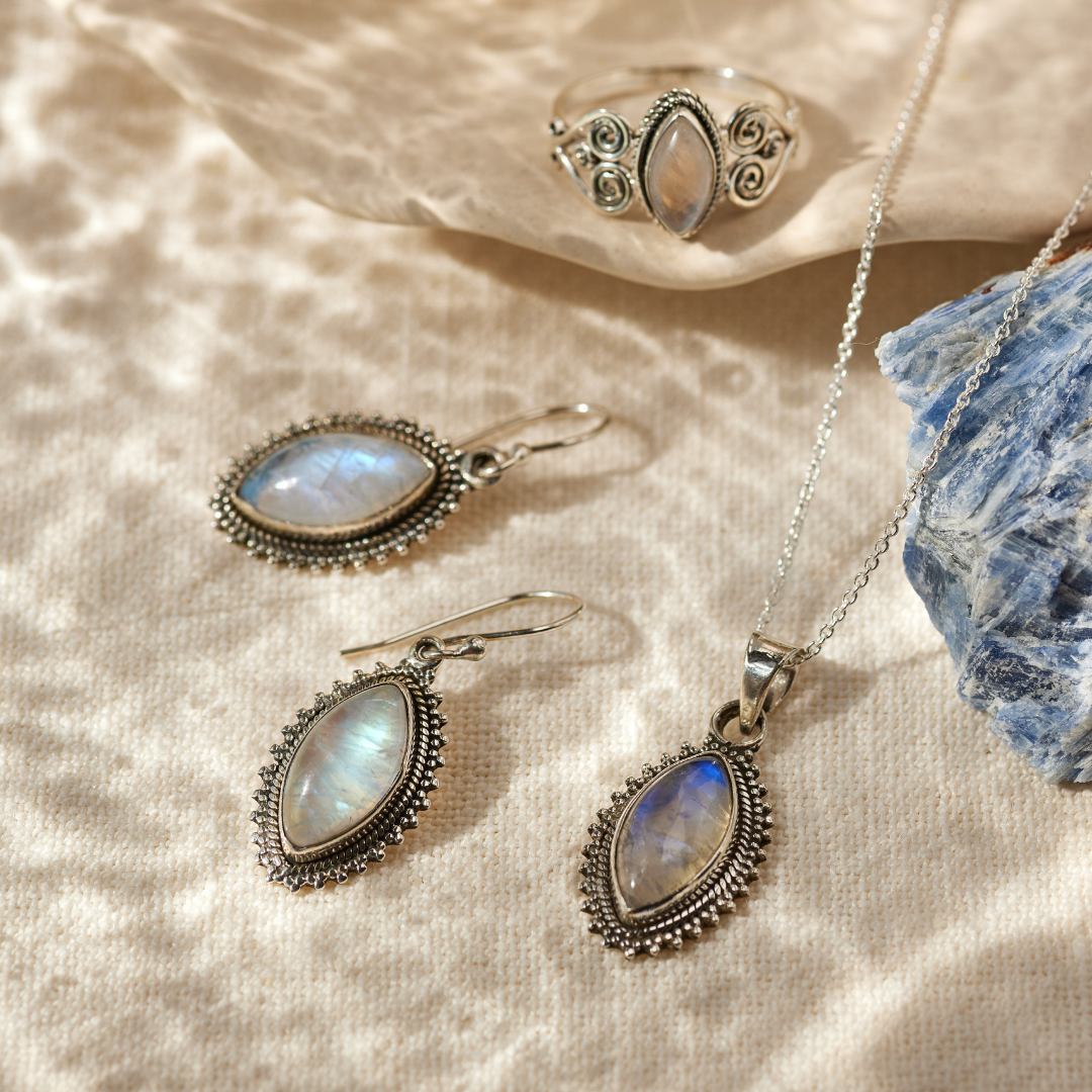 Namaste Mondstein Silber Set