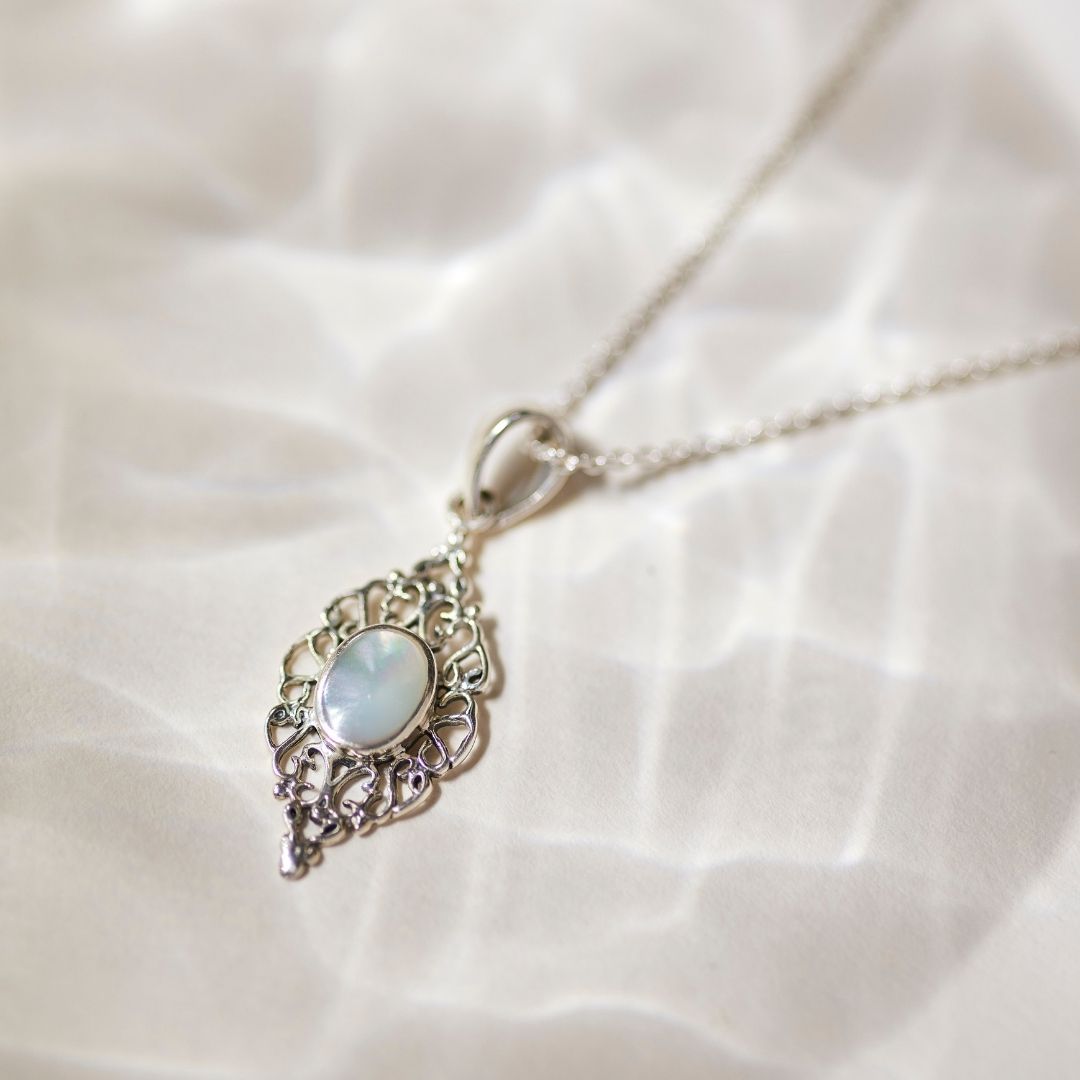 Sahara Weißes Perlmutt Charm Silber