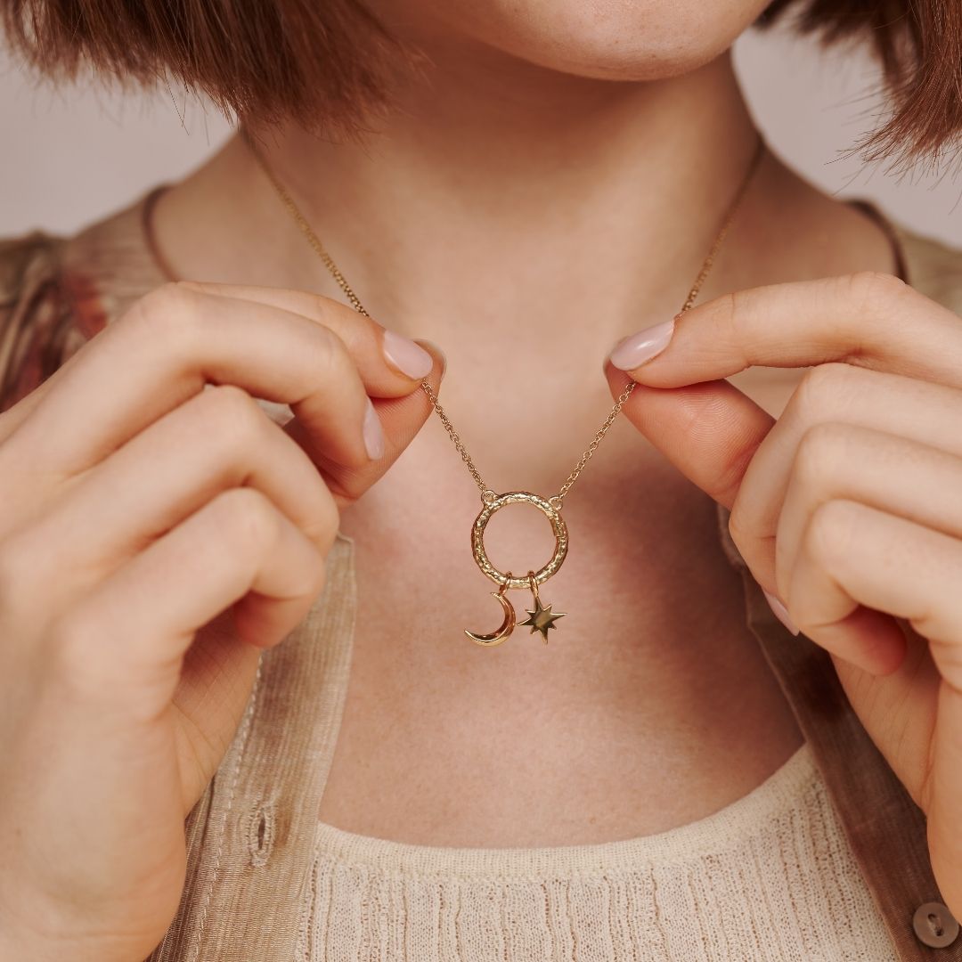 "I feel protected" Stern Charm Golden