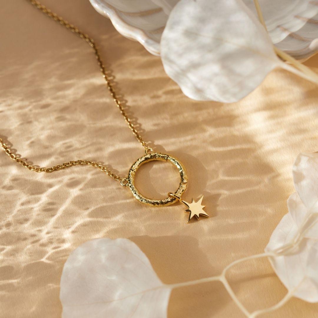 "I feel protected" Stern Charm Golden