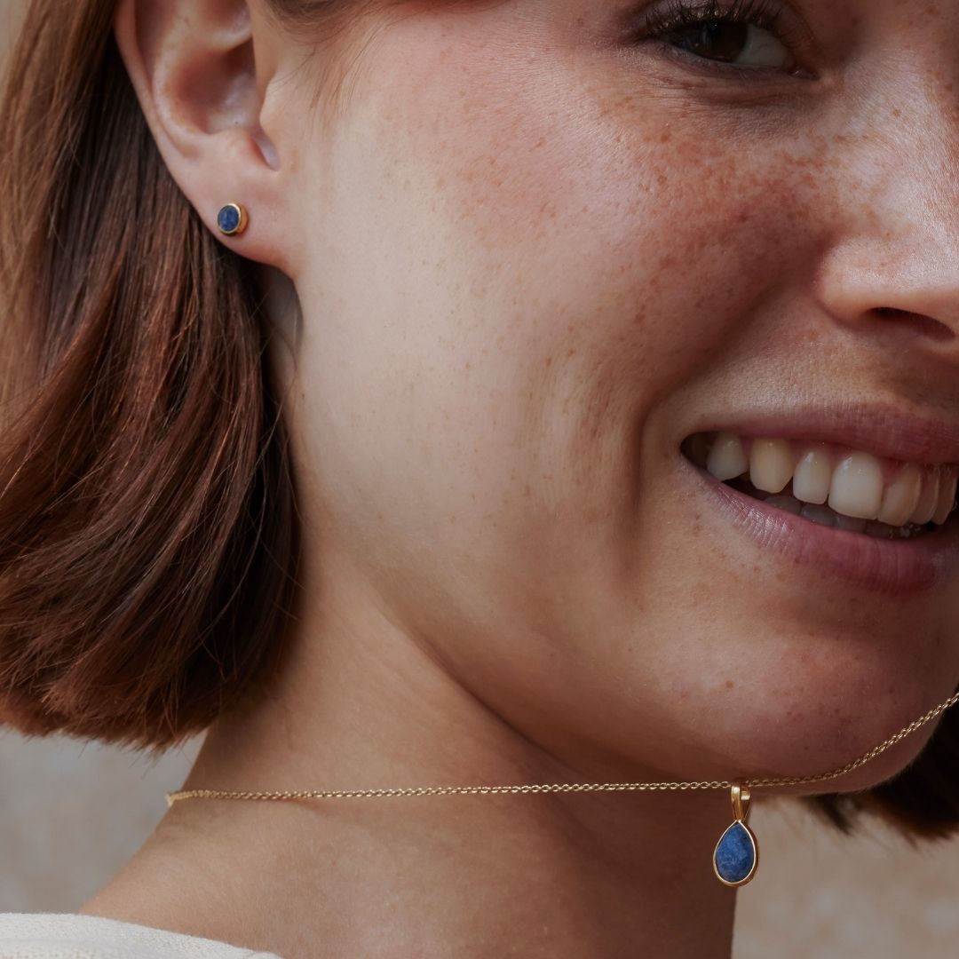 Schütze Sodalith Ohrstecker Golden