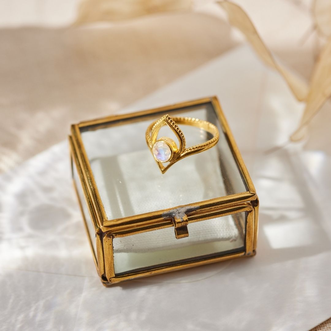 Swani Mondstein Ring Golden