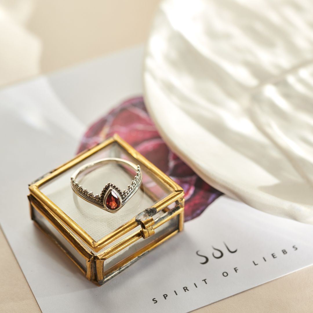 Tiara Granat Ring Silber