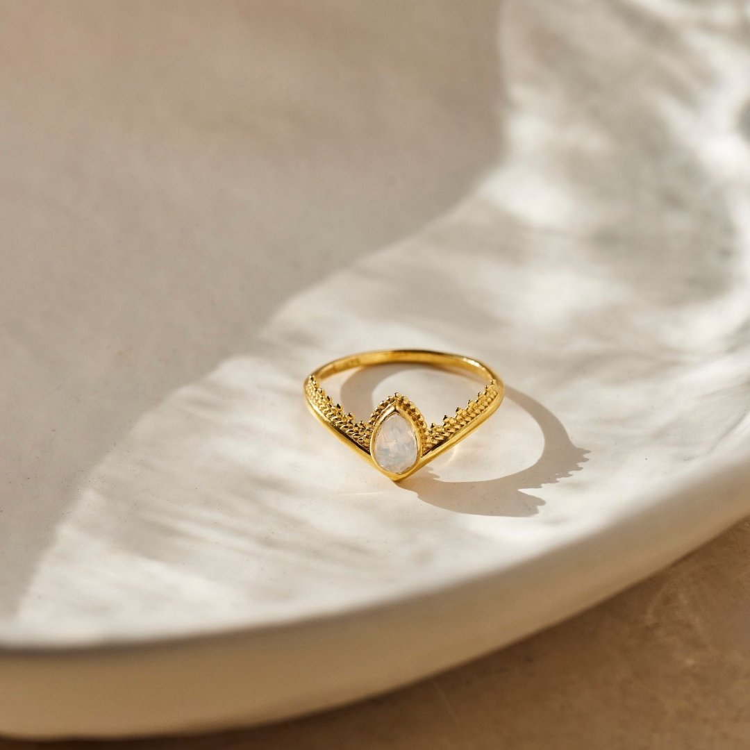 Tiara Mondstein Ring Golden