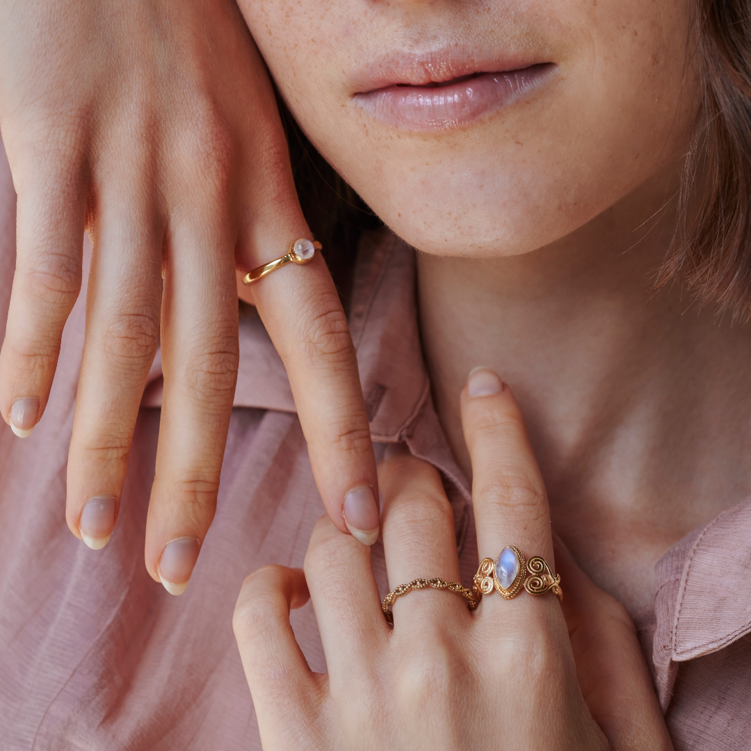 Una Mondstein Ring Golden