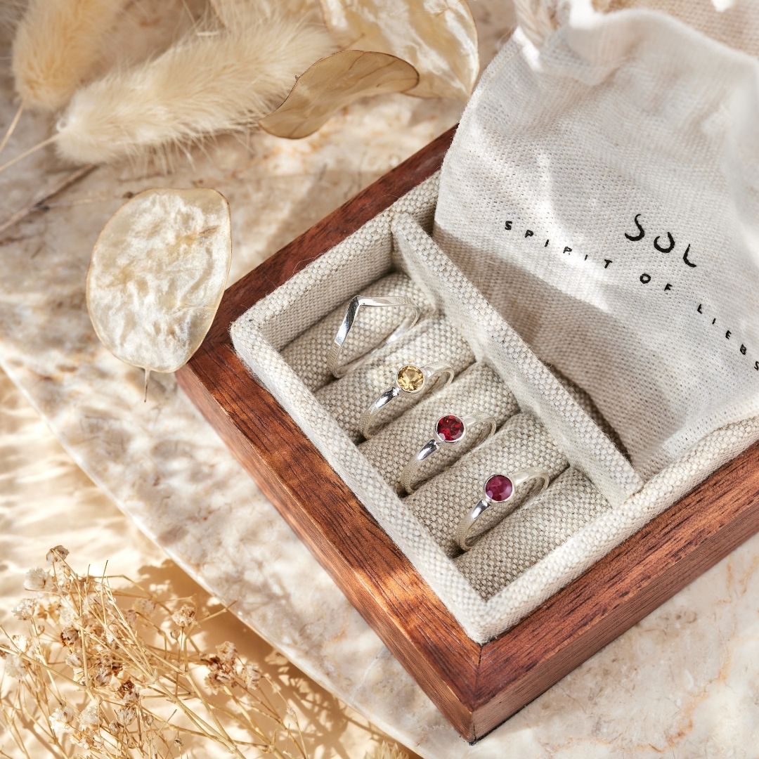 Una Granat Ring Silber
