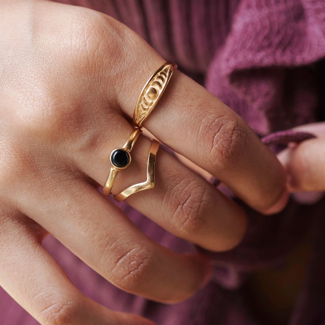 Una Onyx Ring Golden