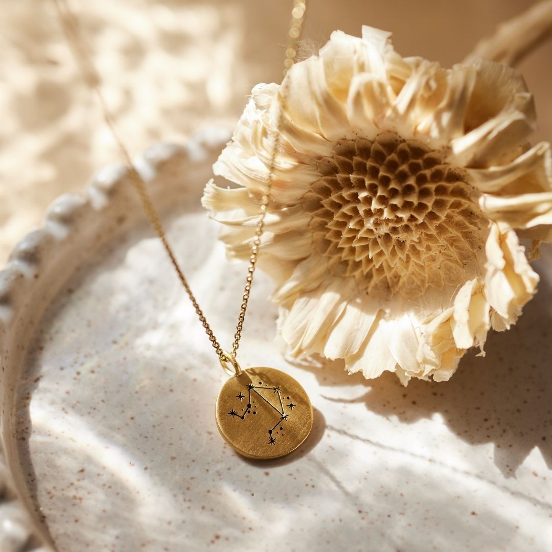 Waage Münzen Charm Golden