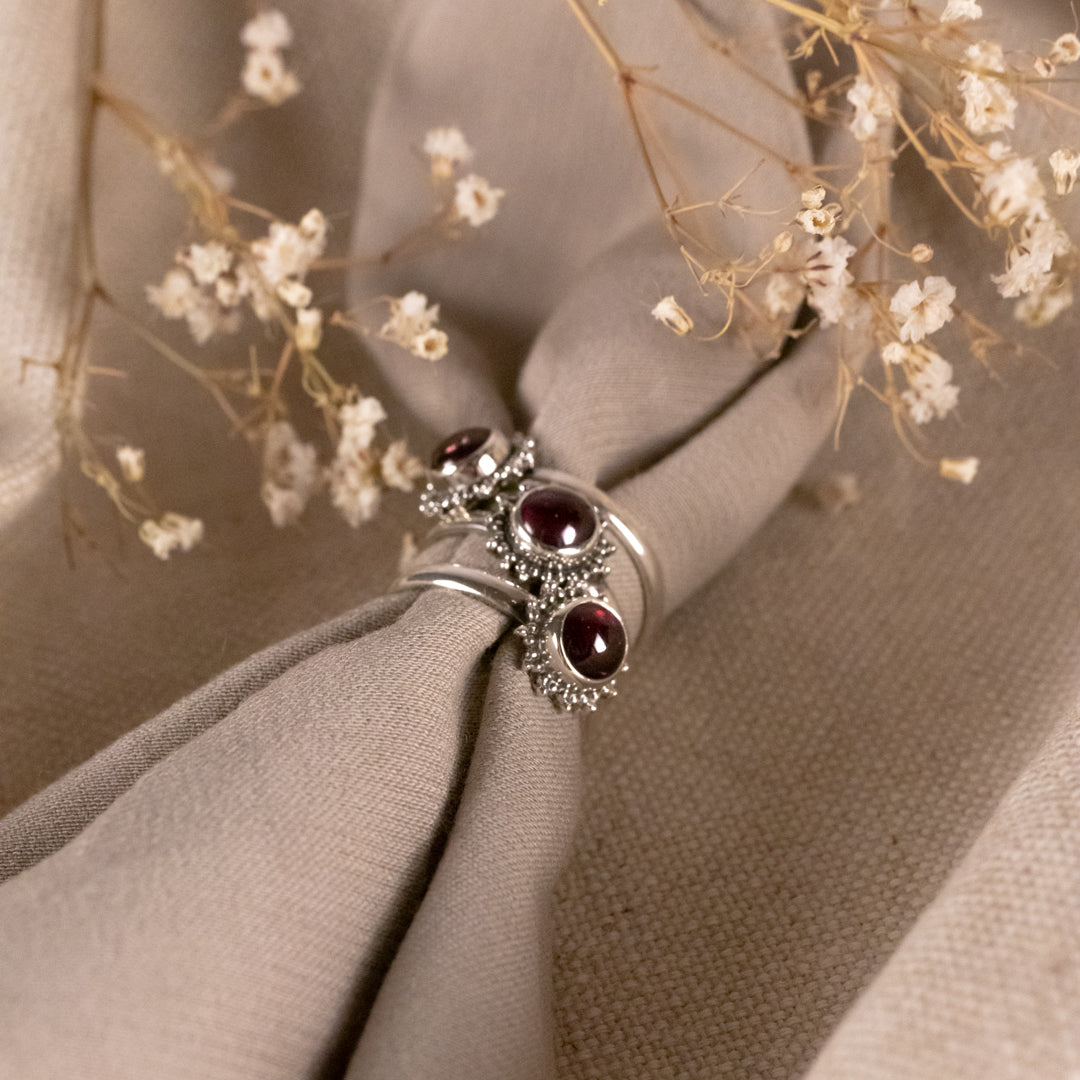 Indische Sonne Granat Ring Silber - Spirit of Liebs