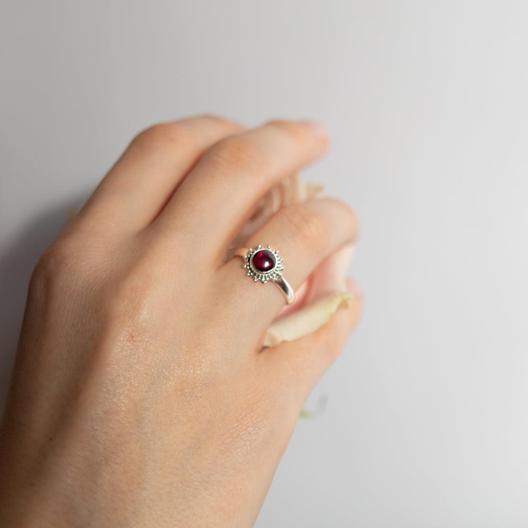 Indische Sonne Granat Ring Silber - Spirit of Liebs
