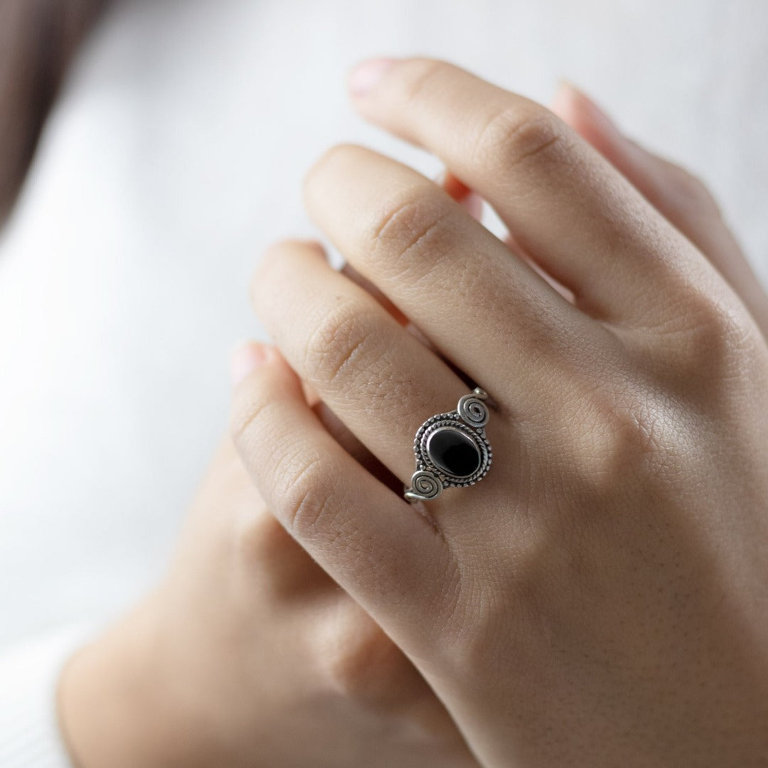 Nirmala Onyx Ring Silber - Spirit of Liebs