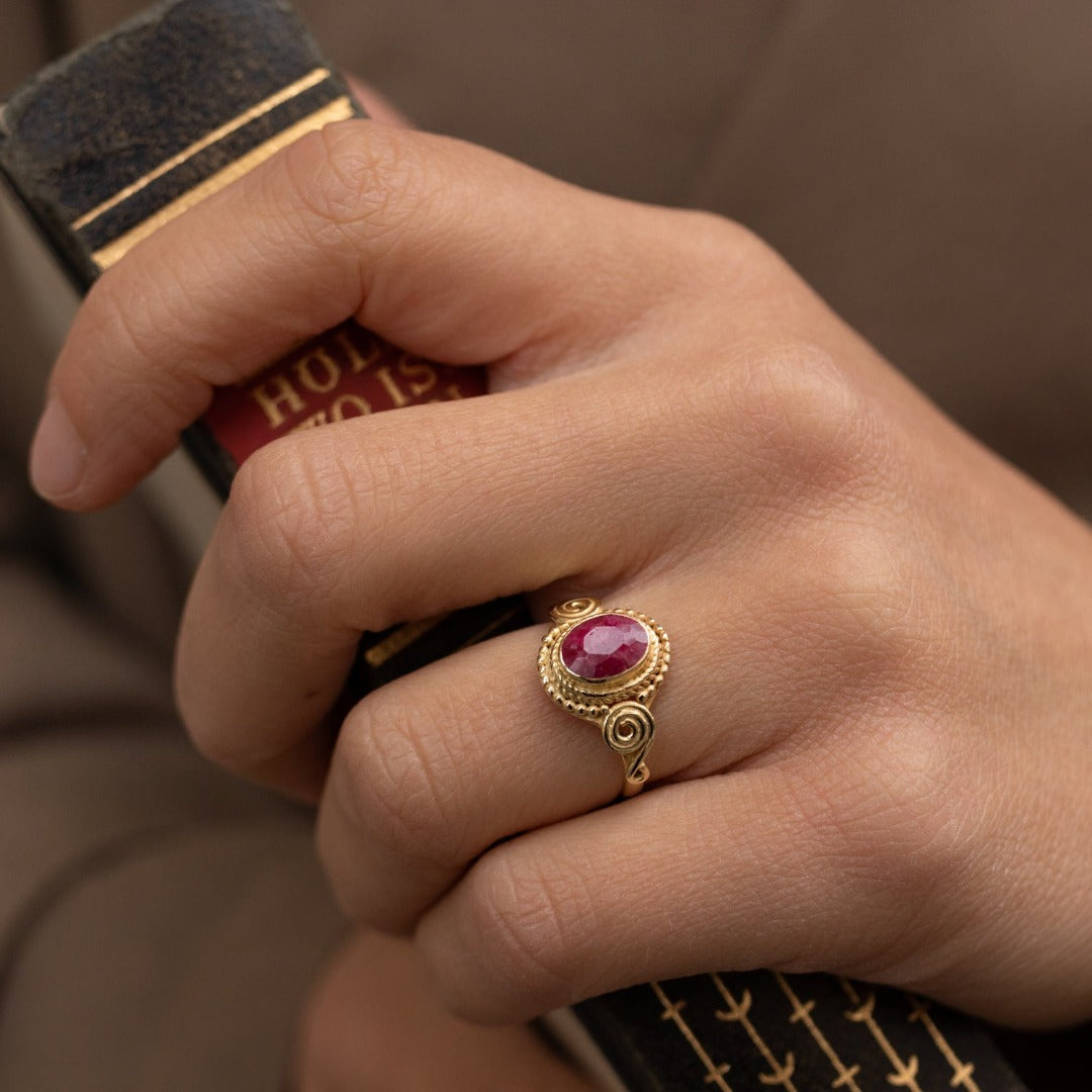 Nirmala Rubin Ring Golden - Spirit of Liebs