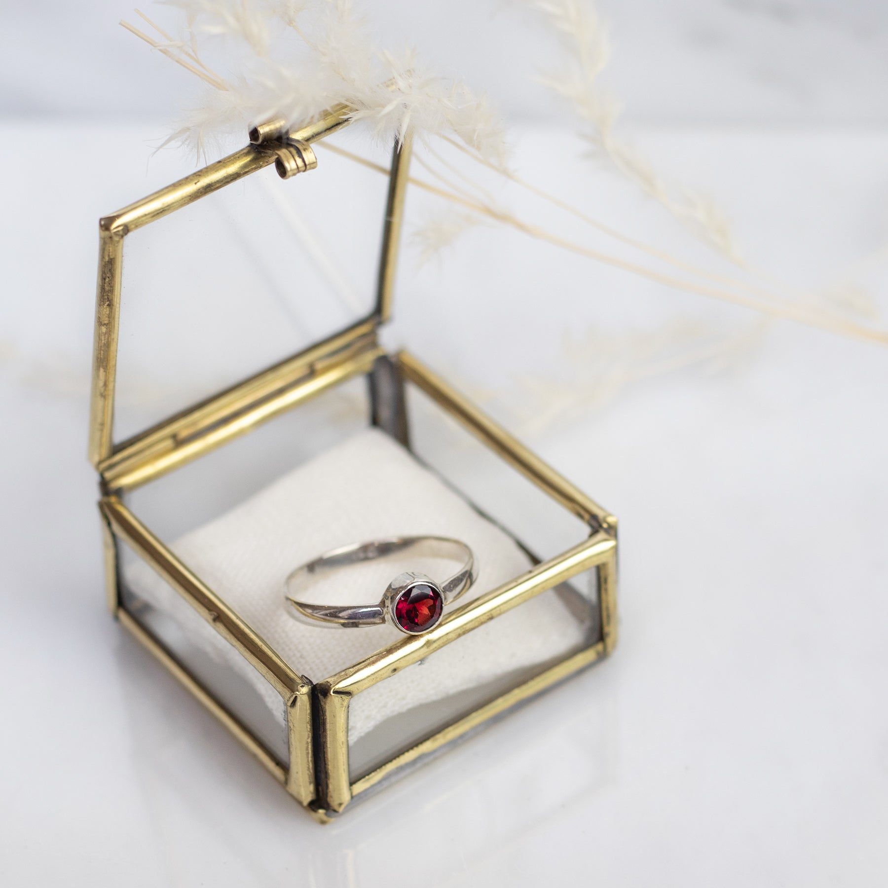 Una Granat Ring Silber - Spirit of Liebs